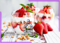 Parfait De Yogur y Fresas: Deliciosa Degustación De Sabores Afrutados y Cremosos