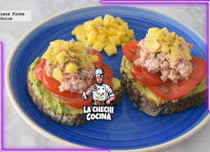 tostadas de aguacate y tomate