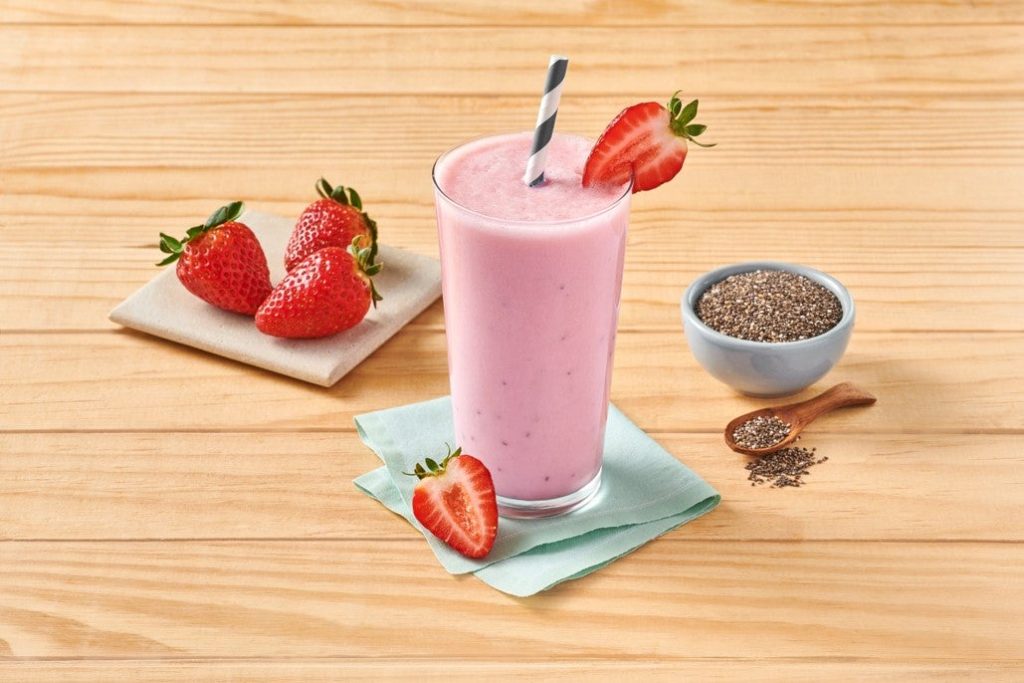 batido cremoso de fresa y chia la deliciosa receta saludable para una manana energetica