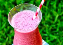 Batido De Fresas y Leche De Almendra: ¡Un Deleite Refrescante y Saludable!