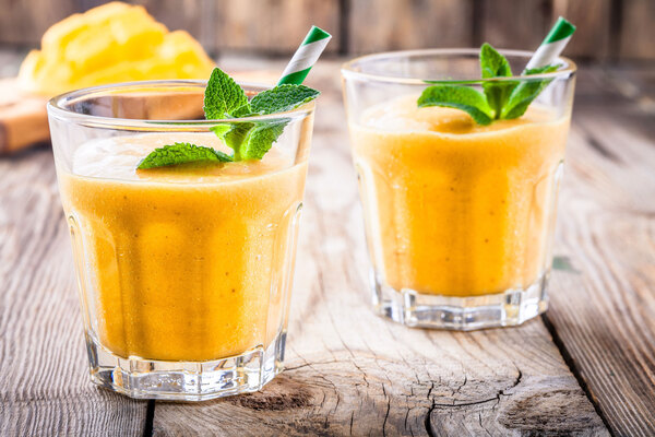 batido de mango y curcuma el refrescante aliado para tu salud y bienestar