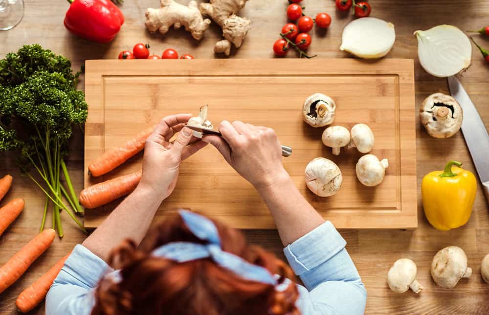 como ahorrar tiempo al picar verduras en la cocina