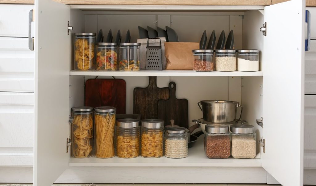 como organizar una despensa para cocinar sin complicaciones