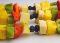 Cómo Preparar Brochetas De Frutas Para Fiestas