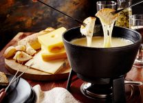 Cómo Preparar Un Auténtico Fondue Suizo En Casa