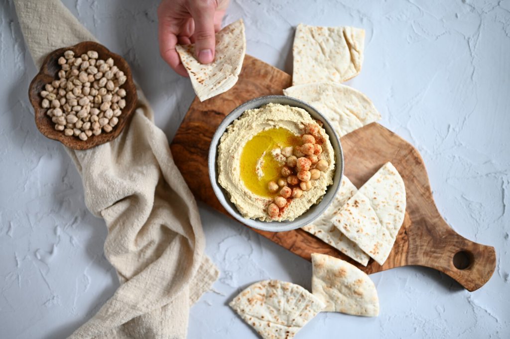 como preparar un autentico hummus mediterraneo