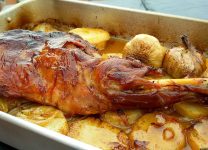 Cordero Al Horno Con Papas Asadas