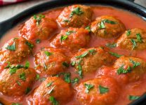 Deliciosas Albóndigas En Salsa De Tomate: Receta Casera Fácil