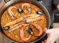 Disfruta El Auténtico Sabor De La Paella De Mariscos: Una Deliciosa Degustación Del Mediterráneo