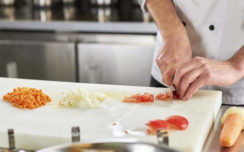 dominando tecnicas de corte avanzadas para mejorar tus recetas