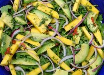 Ensalada De Aguacate y Mango Con Cilantro: Una Delicia Fresca y Exótica