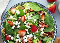 Ensalada De Espinaca Con Fresas y Almendras: Refrescante Delicia Para El Verano