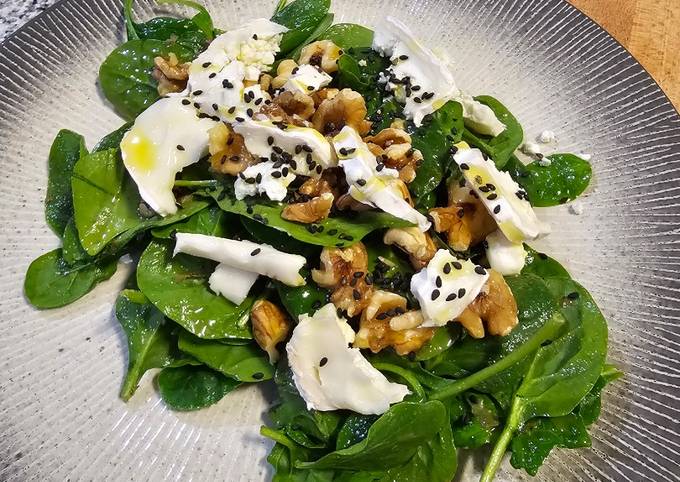 ensalada de espinacas con nuez y queso de cabra