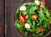 Ensalada De Tomate y Albahaca