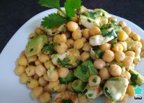 Ensalada Fresca y Saludable: Deliciosa Combinación De Aguacate, Garbanzos y Limón