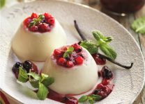 Panna Cotta De Frutas Del Bosque: Un Postre Delicioso y Refrescante