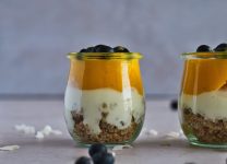 Parfait De Yogur y Mango: Una Delicia Cremosa y Afrutada Para Un Desayuno Saludable