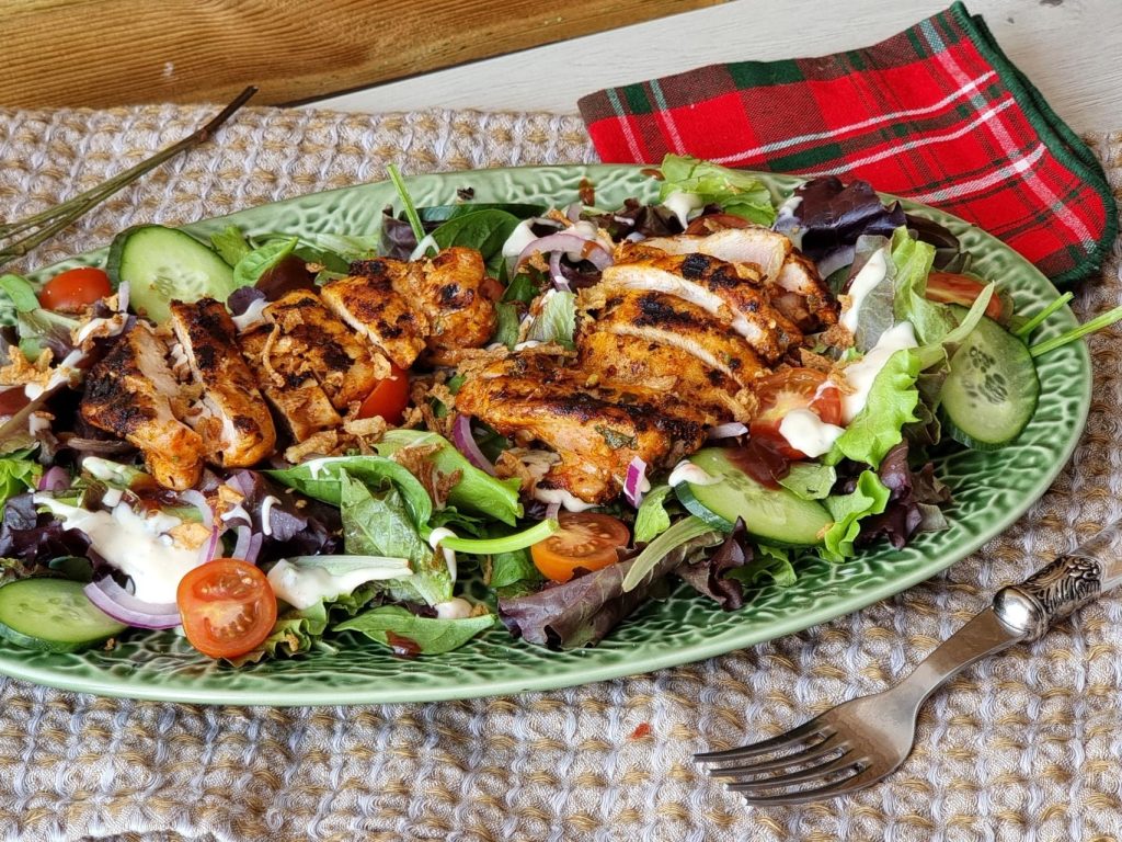 pollo a la barbacoa estilo casero con crujiente ensalada de col una deliciosa combinacion