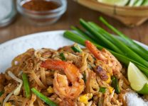 Receta De Pad Thai Auténtico Con Ingredientes Locales