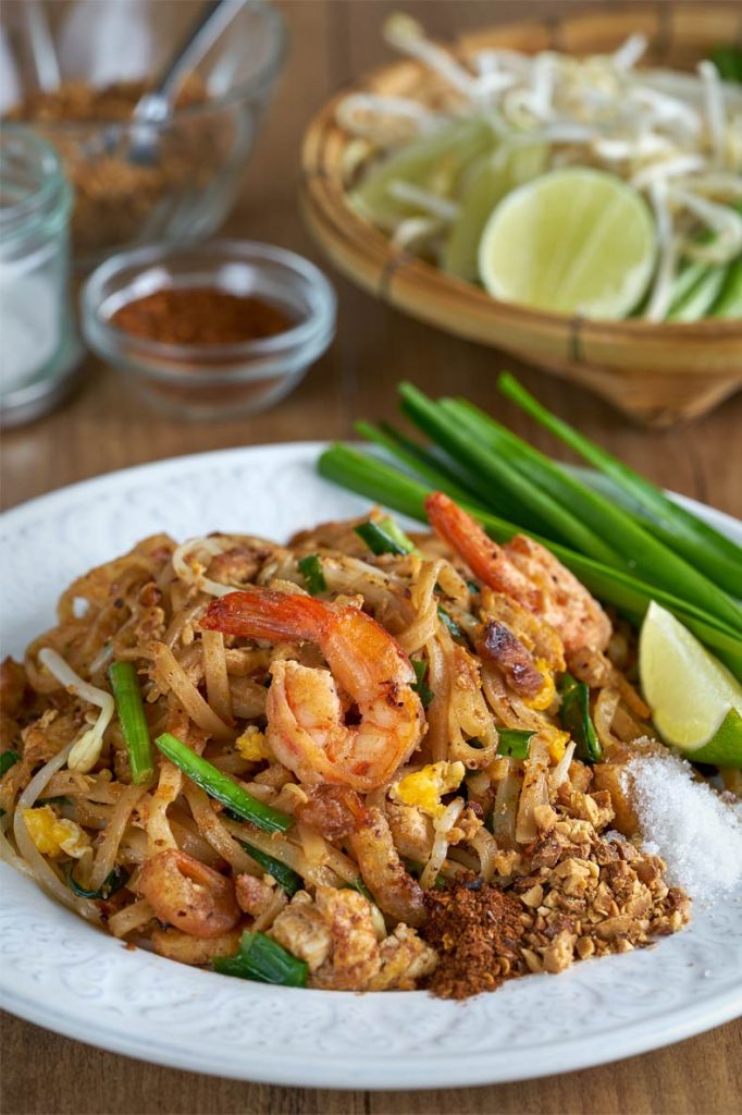 receta de pad thai autentico con ingredientes locales