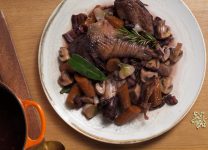 Receta Tradicional De Coq Au Vin Francés Para Cena