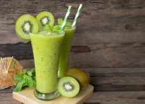 ¡Refresca y Nutre: Batido Verde De Kiwi y Espinaca Para Vitalidad y Bienestar!