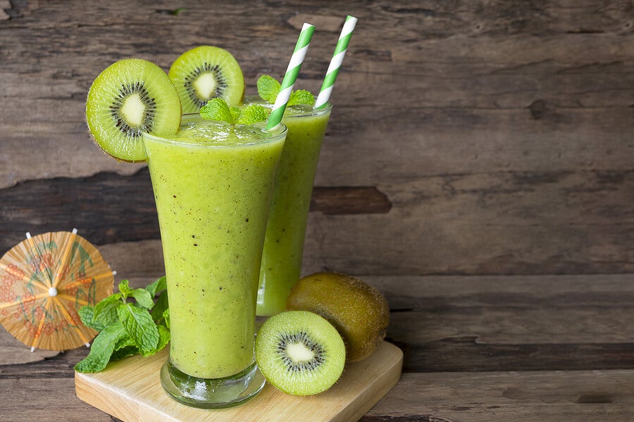 refresca y nutre batido verde de kiwi y espinaca para vitalidad y bienestar