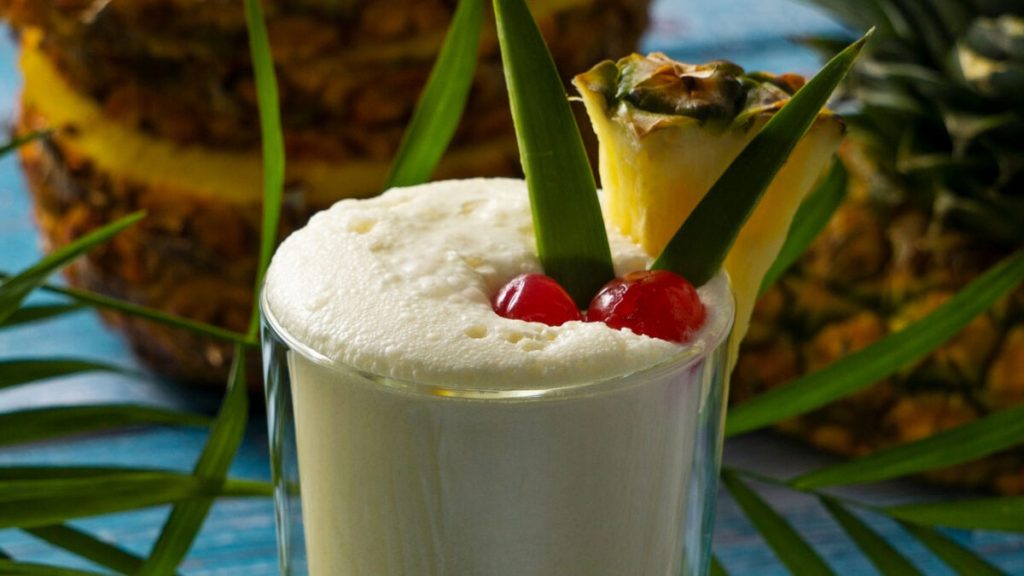 smoothie de coco y pina colada sabor tropical en cada sorbo