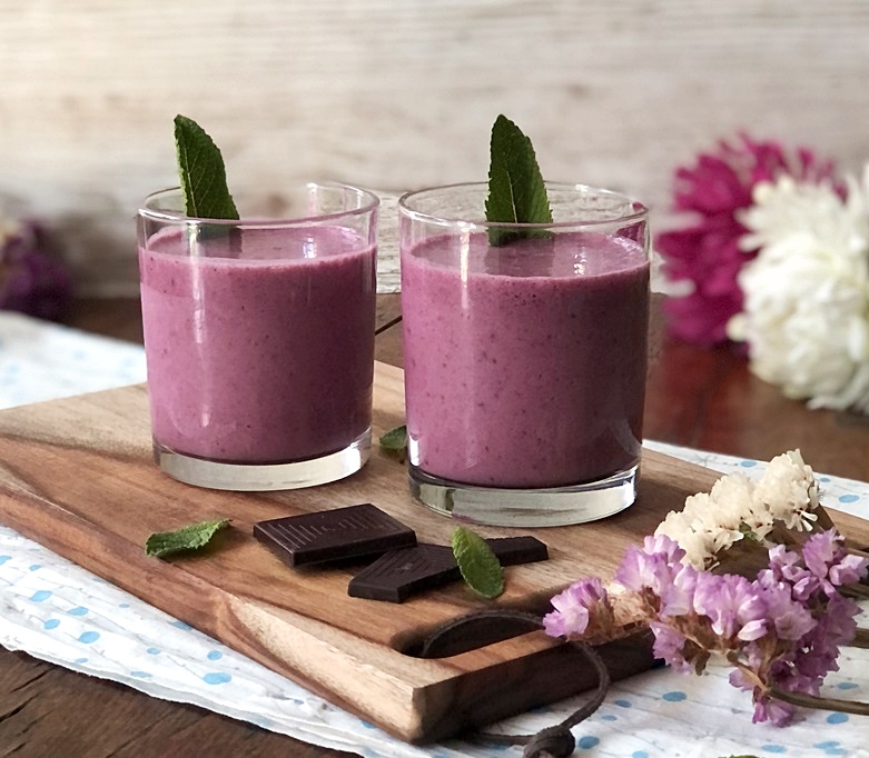 smoothie de frutos rojos y avena la bebida perfecta para desayunar o merendar