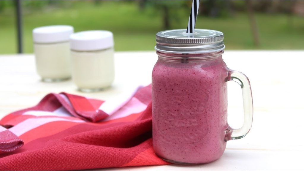 smoothie de frutos rojos y yogur