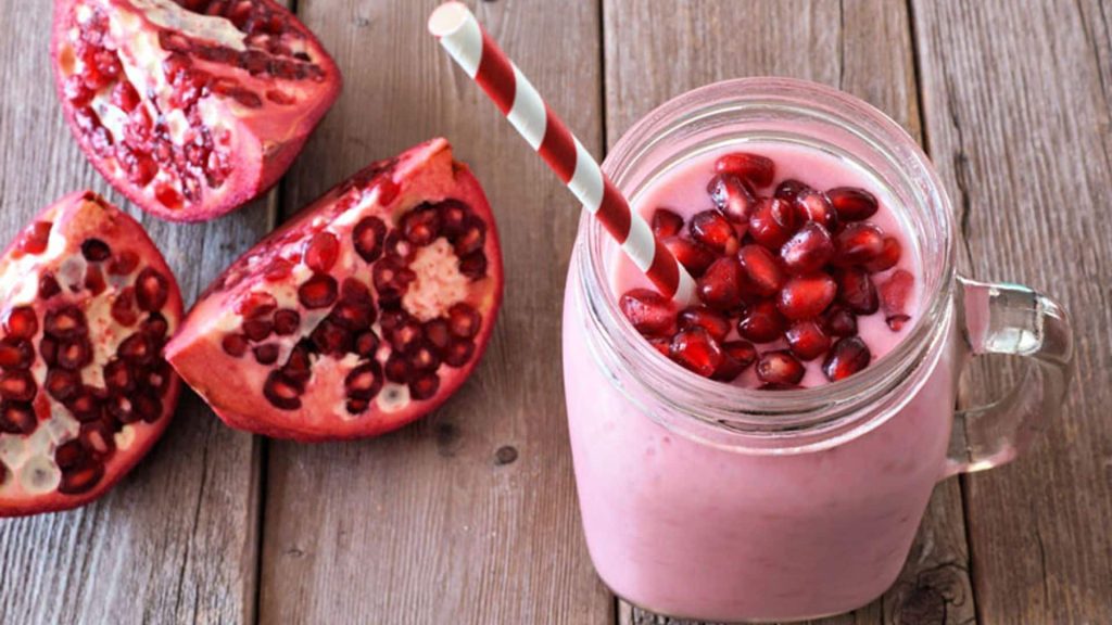 smoothie de granada y frambuesa una explosion de sabores y nutrientes para tu salud