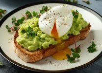 Tostada De Aguacate y Huevo Poché: Una Delicia Matutina Que No Te Puedes Perder