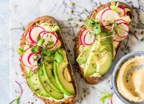 Tostadas De Aguacate y Rúcula: Una Deliciosa Combinación De Sabores y Nutrientes